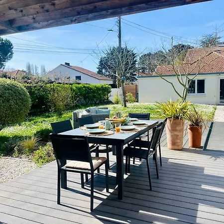 Les Coquelicots Holiday home